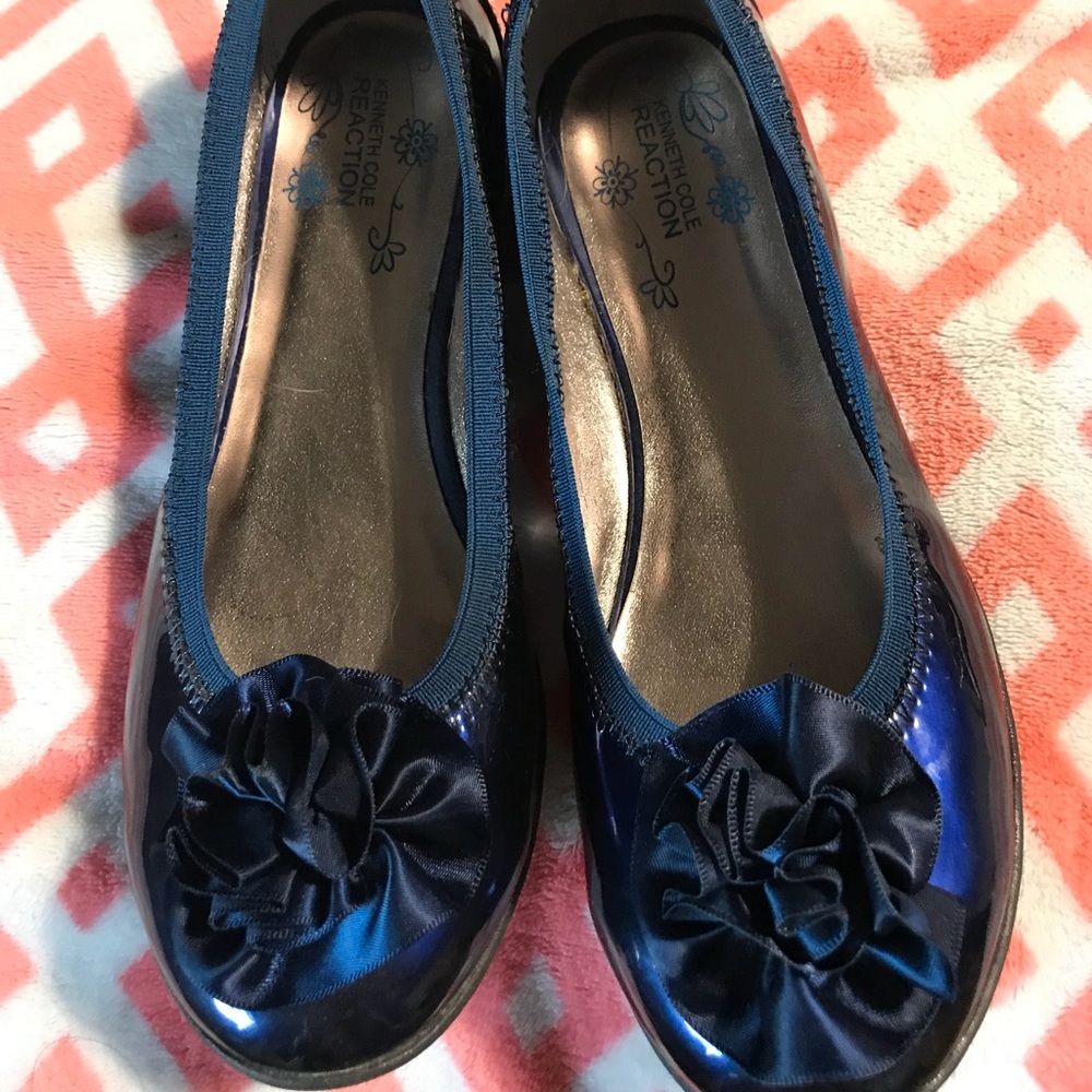 Kenneth Cole Reaction Girls Sz 2:5 Flat